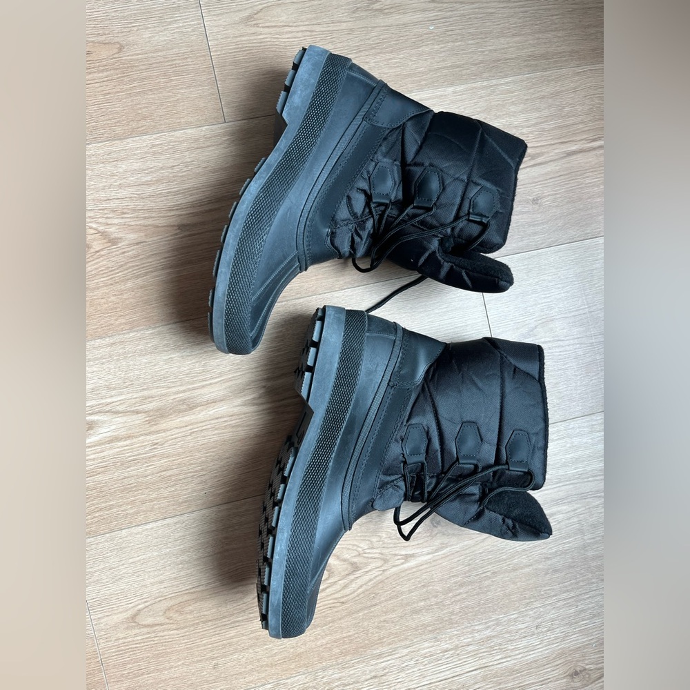 Men’s Black snow Boots size 11